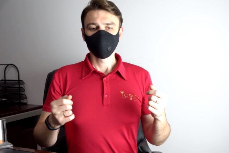 Туррынок обсуждает запрет авиакомпаний носить маски с клапанами