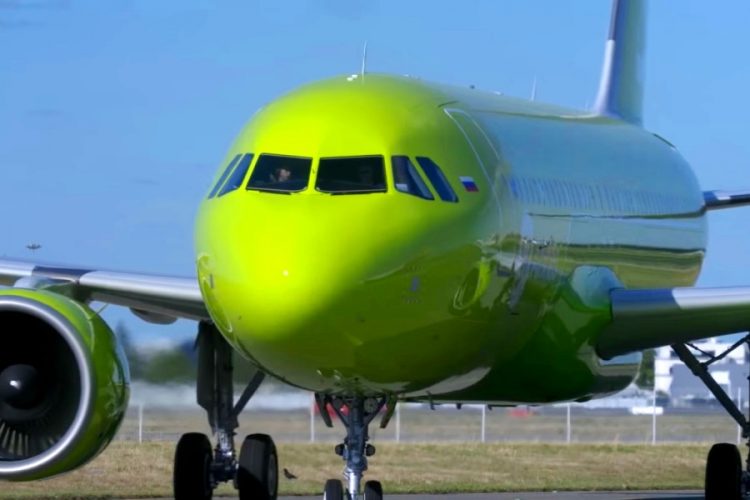 Самолет S7 Airlines совершил экстренную посадку