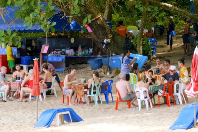 Модель открытия Пхукета собираются распространить на весь Таиланд