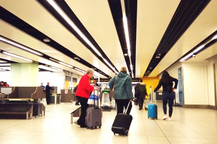 Лондонский аэропорт Гатвик закрывает транзитную зону