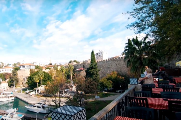 Генконсульство РФ сообщает, что россиянам чаще отказывают во въезде в Турцию