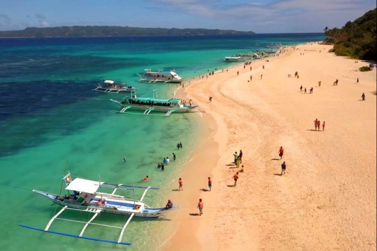 Остров Боракай начнет принимать отдыхающих с 1 октября