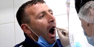 Почему в аэропортах столицы так много желающих сдать тест на коронавирус?