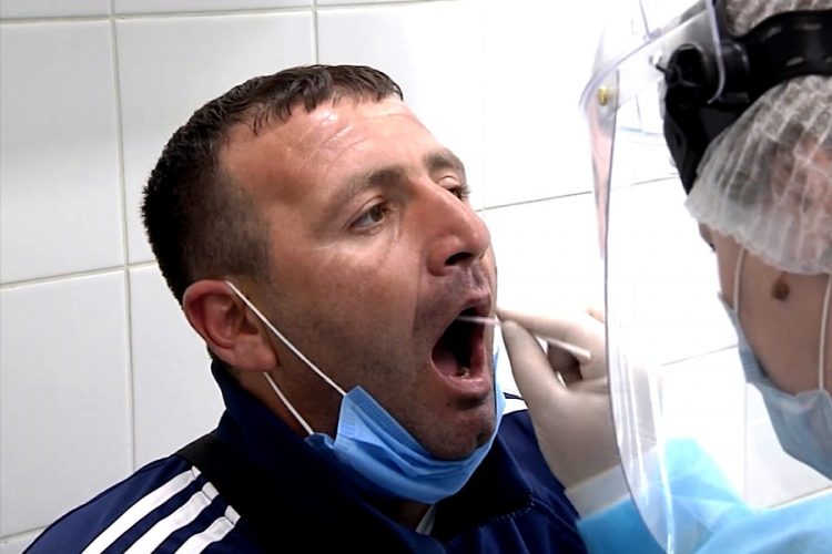 Почему в аэропортах столицы так много желающих сдать тест на коронавирус?