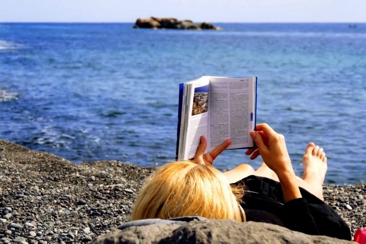 Греция не спешит снимать лимит на прием туристов