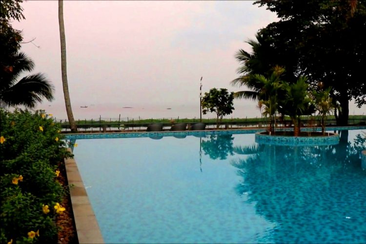 Люксовая гостиница штата Керала начала разводить рыбу в бассейне