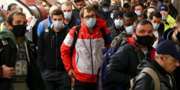 новость 30-10-2020Туристы ввезли в Евросоюз новый штамм covid, заявляют чиновники ЕС