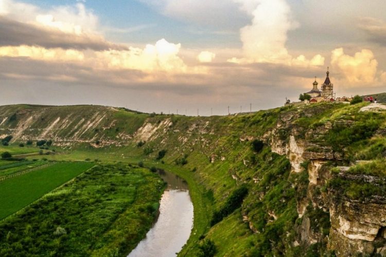 новость 08-10-2020Молдова будет продвигать свой туристический потенциал в России