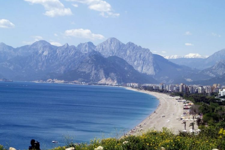 новость 26-10-2020 На Анталийском побережье Турции теплая погода сохранится до конца октября