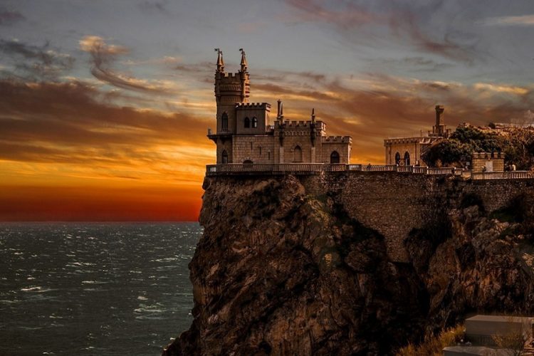 новость 27-10-2020 Реконструкционные работы популярного замка "Ласточкино гнездо" продлятся до конца ноября