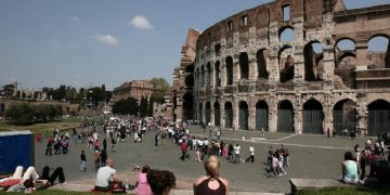 новость 01-10-2020 Римский Колизей снова пострадал от действий туриста-вандала