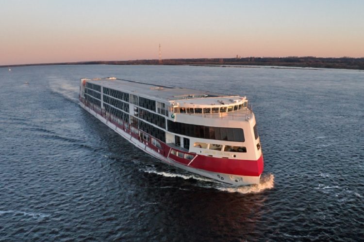 новость 04-10-2020 ВодоходЪ опроверг информацию о посадке на мель круизного лайнера