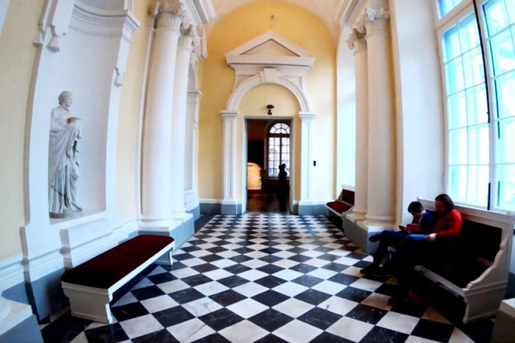 Эрмитаж снова приглашает школьников на тематические экскурсии