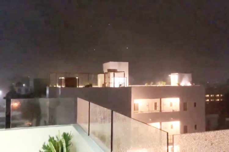 Около 266 000 жителей Мексики остались без электричества из-за урагана