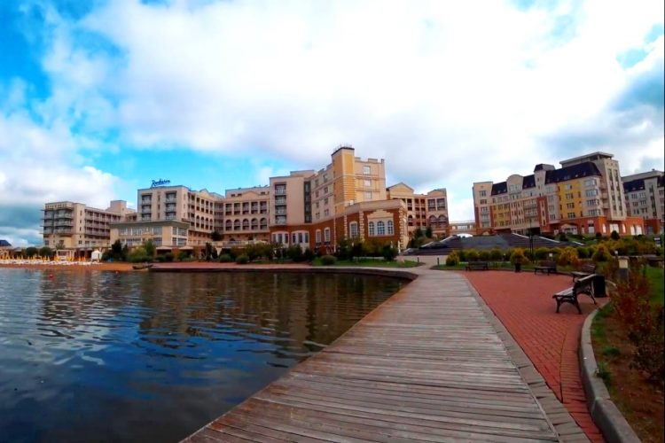 С парковки Radisson Residences 5* в Завидово угнали дорогой автомобиль