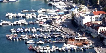 Туристы боятся бронировать отпуск в Крыму