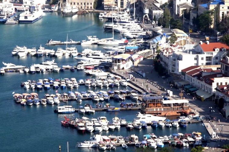 Туристы боятся бронировать отпуск в Крыму