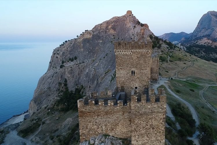 Турпоток в Крым радует местный турбизнес