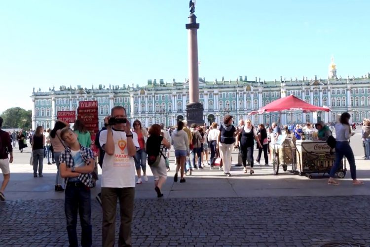 Туристам начали выписывать штрафы за отсутствие теста на Covid на сайте Госуслуг