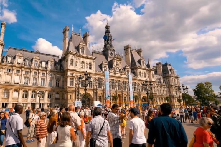 Париж и департаменты "малой короны" ужесточают карантин