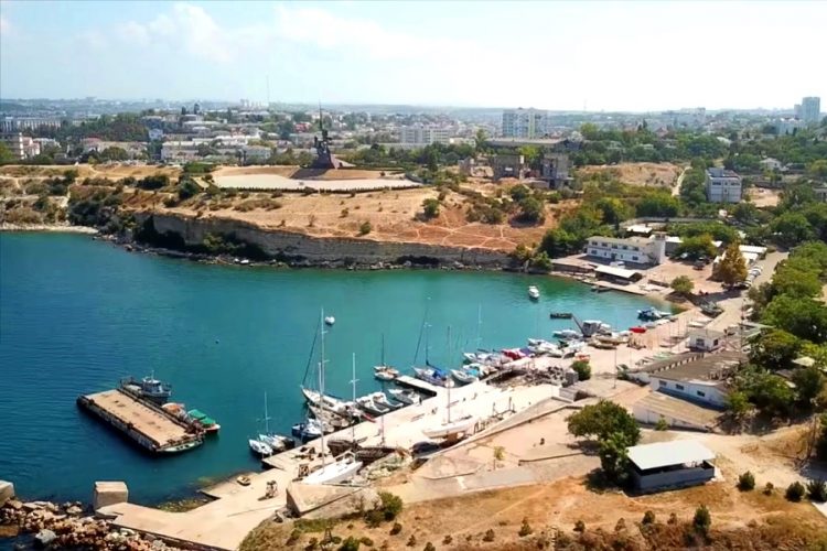 При заселении в отели Севастополя будут нужны справки