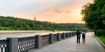 Планов по новым ограничениям работы отелей и ресторанов Москвы нет