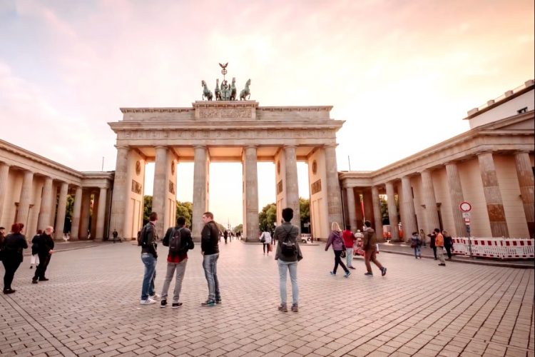 Германия может вскоре начать прием туристов из третьих стран