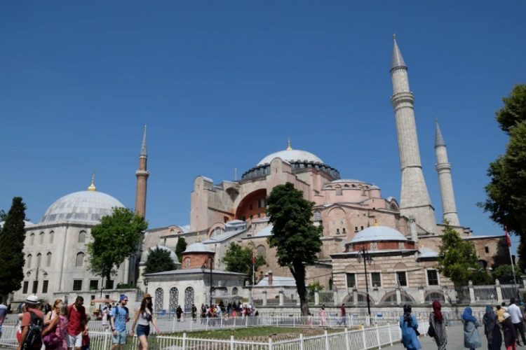 новость 27-11-2020 В Стамбул нахлынули туристы из России и Украины