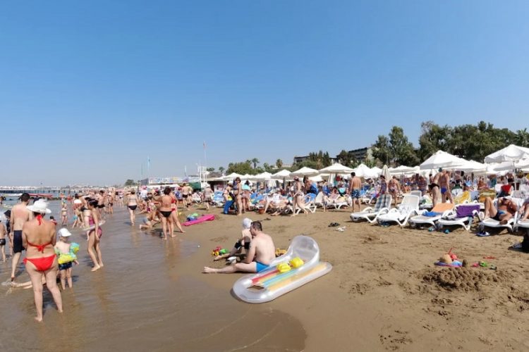 новость 08-11-2020 Закроют ли Турцию? Турфирмы обвинили в массовом завозе covid, отдых в Анталии назвали квазибезопасным