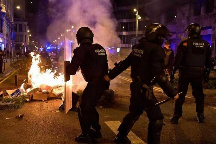 новость 03-11-2020 Коронавирусные ограничения вызвали в Испании протесты и грабежи