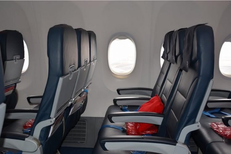 новость 06-11-2020 Пассажир одного из авиаперевозчиков РФ промок в полете