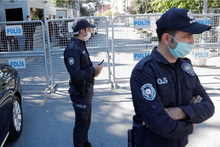 новость21-11-2020 Российский турист начинает свой отпуск в Турции с полиции