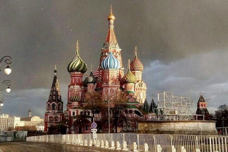 Правительство Москвы запрещает новогодние фестивали и базары