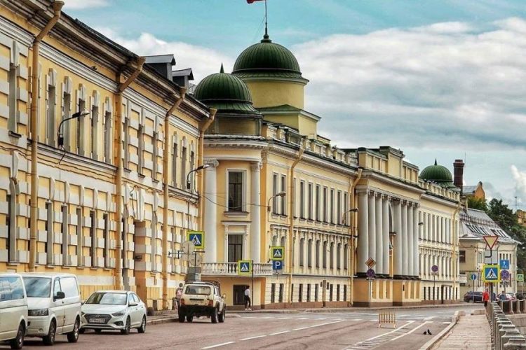 Россияне высказали свое мнение об ужесточении карантина