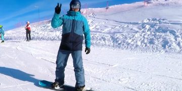 На горнолыжных курортах Сочи начали производить искусственный снег