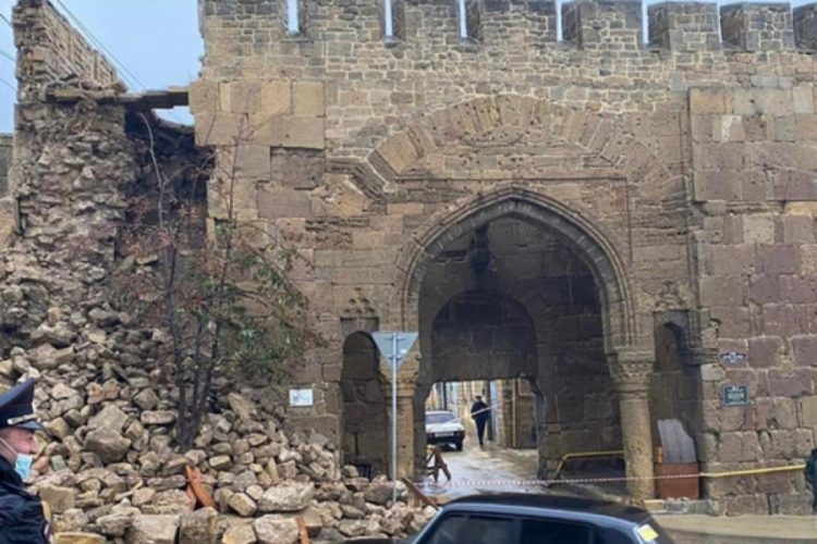 В Дербенте развалилась самая древняя стена в РФ