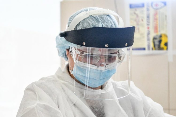 Аэропорт Шанхая отменил 500 рейсов из-за тестирования сотрудников