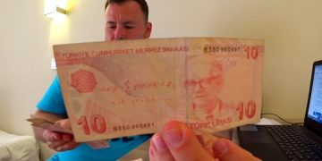 Ситуацию с турецкой лирой активно обсуждают в соцсетях. Озвучены прогнозы на ближайшее будущее