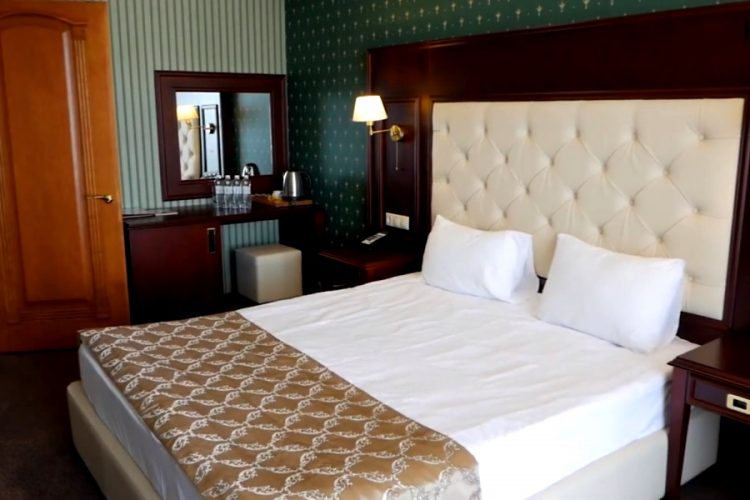 РСТ оценил падение доходов российских отелей