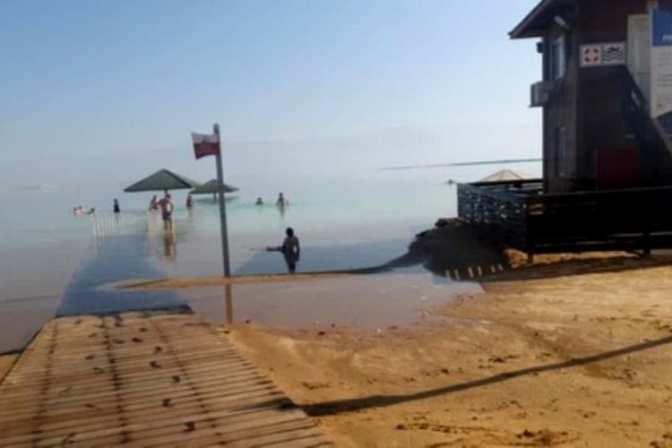 На Мертвом море из-за эксперимента затопило отели