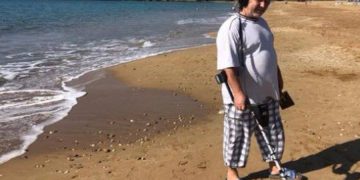 На пляжи Анталии вышли искатели золота туристов