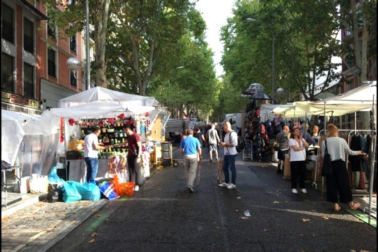 Блошиный рынок в Мадриде стал примером нормальной работы во время пандемии