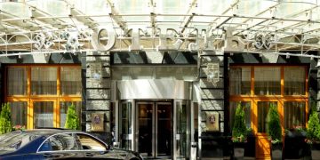 Из некоторых российских отелей исчезнут швейцары