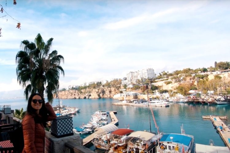 Появилось уточнение о запрете курения на улицах Турции