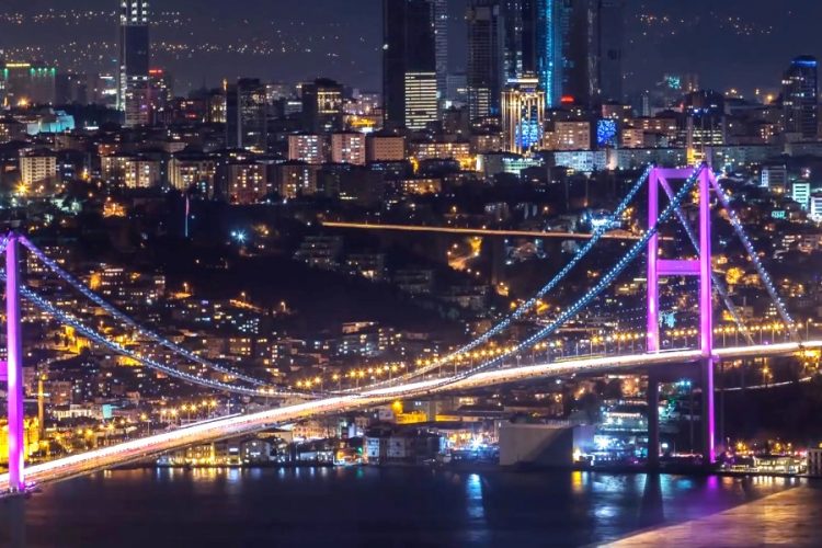 Обозначены документы, которые нужно иметь при себе во время комендантского часа в Турции