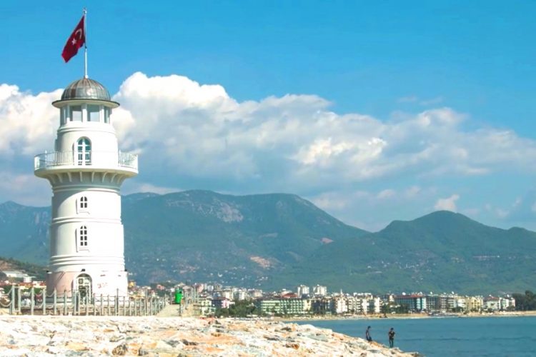 Зимовка в Турции стала гораздо дешевле и удобнее - на полках появились продукты для россиян