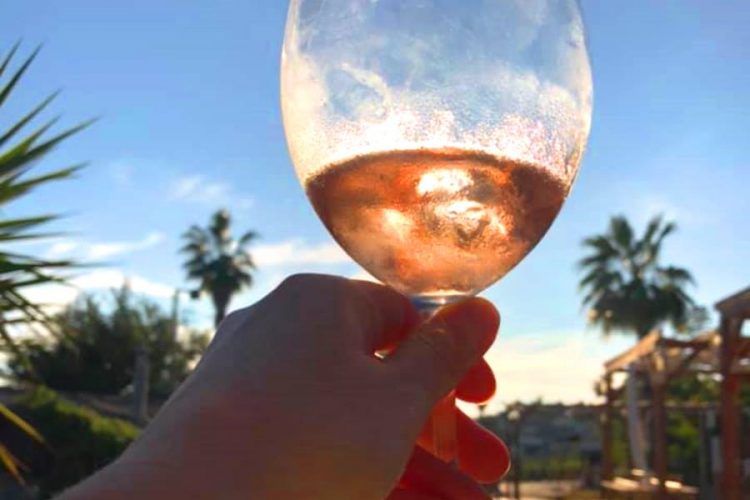 Риторика МИДа о заграничных поездках смягчилась