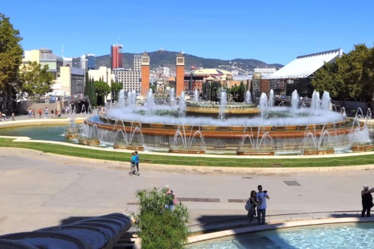 Испания продолжает впускать иностранцев, но ужесточает правила