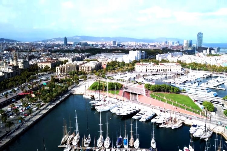 В Испании пересмотрели план запуска массовой вакцинации от ковида