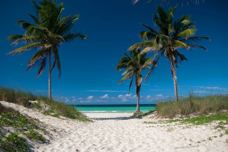 Куба в июне отзывы. Куба туризм 2022. Гуанабо Куба. Куба пляж. Современная Куба.